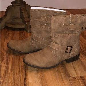 Skechers BRAND NEW never been worn boots 👢